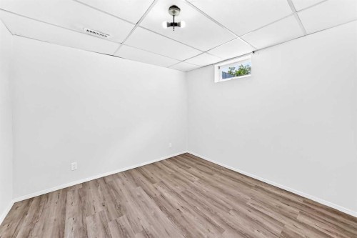 28 Whiteram Close Ne, Calgary, AB - Indoor Photo Showing Other Room