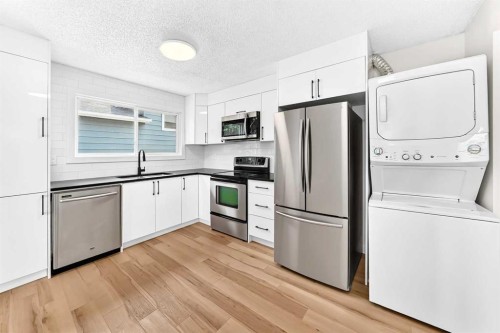 28 Whiteram Close Ne, Calgary, AB - Indoor Photo Showing Kitchen