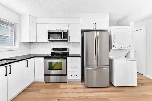28 Whiteram Close Ne, Calgary, AB - Indoor Photo Showing Kitchen