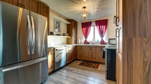 4309 2 Street West, Claresholm, AB - Indoor Photo Showing Kitchen