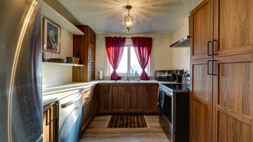 4309 2 Street West, Claresholm, AB - Indoor Photo Showing Kitchen With Double Sink