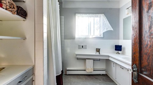 4309 2 Street West, Claresholm, AB - Indoor Photo Showing Bathroom
