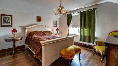 4309 2 Street West, Claresholm, AB - Indoor Photo Showing Bedroom