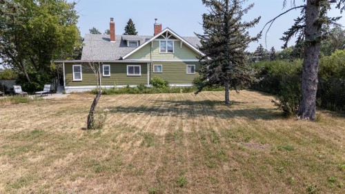 4309 2 Street West, Claresholm, AB - Outdoor