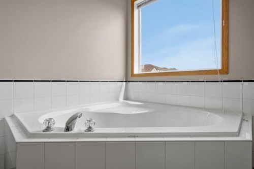 142 Arbour Meadows Close Nw, Calgary, AB - Indoor Photo Showing Bathroom