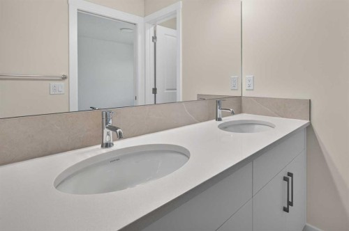 138 Starling Boulevard Nw, Calgary, AB - Indoor Photo Showing Bathroom