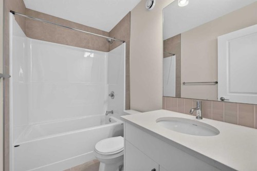 138 Starling Boulevard Nw, Calgary, AB - Indoor Photo Showing Bathroom