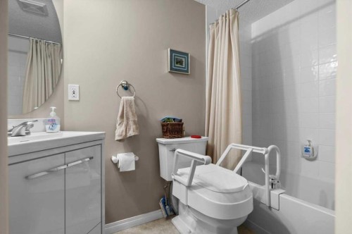 131-369 Rocky Vista Park Nw, Calgary, AB - Indoor Photo Showing Bathroom