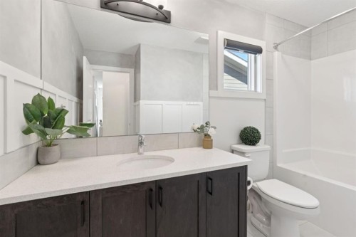 206 Riviera View, Cochrane, AB - Indoor Photo Showing Bathroom