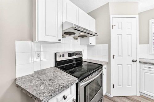 87 Citadel Peak Circle Nw, Calgary, AB - Indoor Photo Showing Kitchen