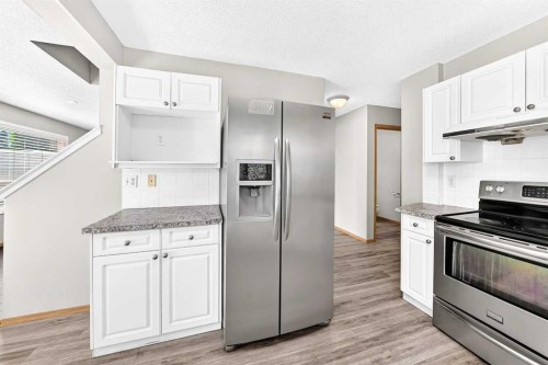 87 Citadel Peak Circle Nw, Calgary, AB - Indoor Photo Showing Kitchen