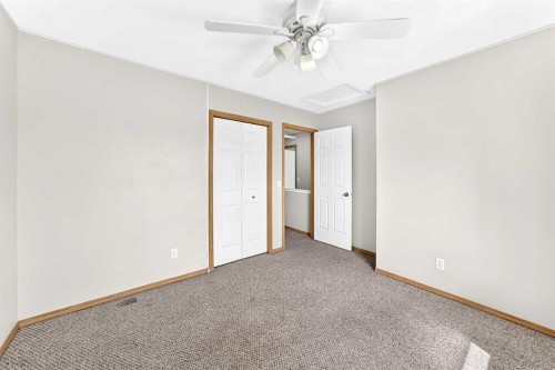 87 Citadel Peak Circle Nw, Calgary, AB - Indoor Photo Showing Other Room