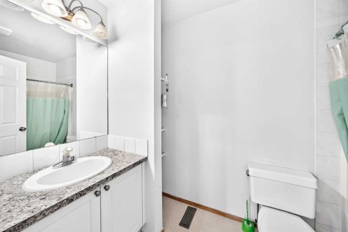 87 Citadel Peak Circle Nw, Calgary, AB - Indoor Photo Showing Bathroom