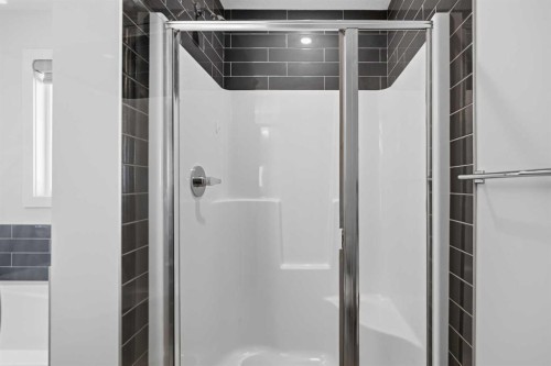 71 Belvedere Green Se, Calgary, AB - Indoor Photo Showing Bathroom