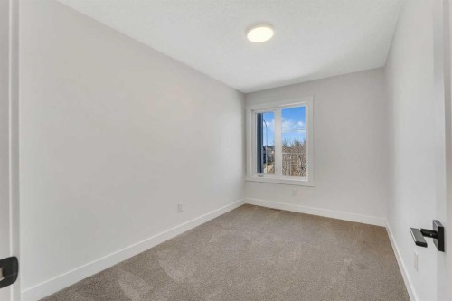 203-8850 48 Street Ne, Calgary, AB - Indoor Photo Showing Other Room