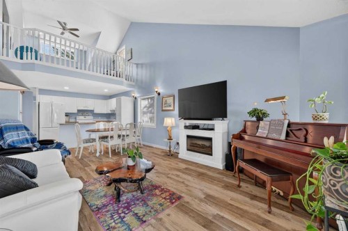 61 Somervale Point Sw, Calgary, AB - Indoor Photo Showing Living Room