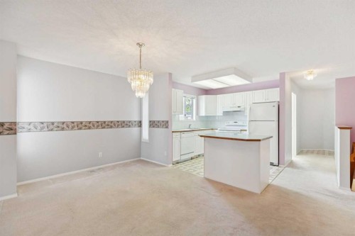 134 Hawkstone Manor Nw, Calgary, AB - Indoor Photo Showing Kitchen