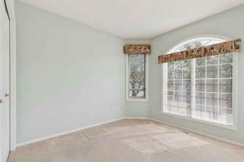 134 Hawkstone Manor Nw, Calgary, AB - Indoor Photo Showing Other Room