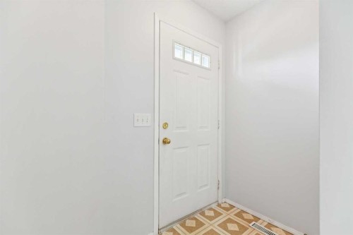 134 Hawkstone Manor Nw, Calgary, AB - Indoor Photo Showing Other Room