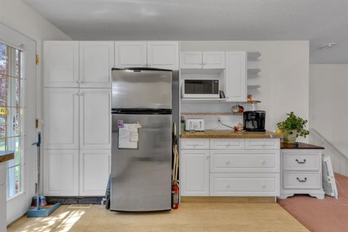 36 Dovista Court Se, Calgary, AB - Indoor Photo Showing Kitchen