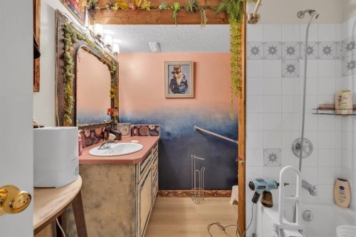 36 Dovista Court Se, Calgary, AB - Indoor Photo Showing Bathroom