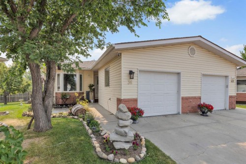 36 Dovista Court Se, Calgary, AB - Outdoor