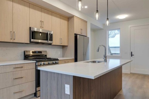 2122 7 Street Nw, Calgary, AB - Indoor Photo Showing Kitchen