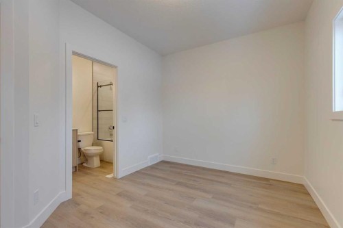 2122 7 Street Nw, Calgary, AB - Indoor Photo Showing Other Room