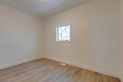 2122 7 Street Nw, Calgary, AB - Indoor Photo Showing Other Room