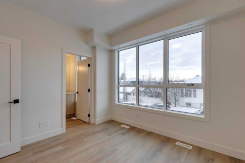2122 7 Street Nw, Calgary, AB - Indoor Photo Showing Other Room