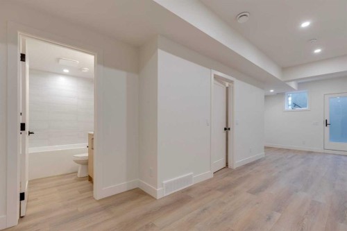 2122 7 Street Nw, Calgary, AB - Indoor