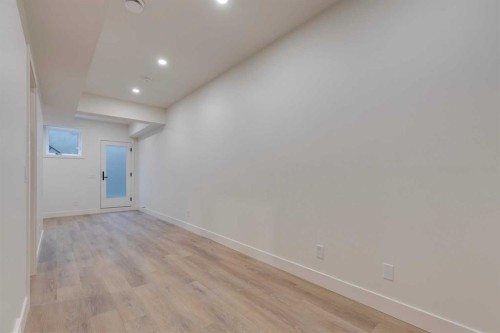 2122 7 Street Nw, Calgary, AB - Indoor Photo Showing Other Room
