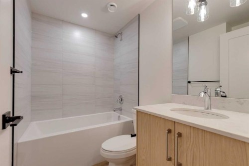 2122 7 Street Nw, Calgary, AB - Indoor Photo Showing Bathroom