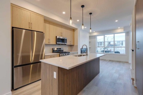 2122 7 Street Nw, Calgary, AB - Indoor Photo Showing Kitchen With Stainless Steel Kitchen With Double Sink With Upgraded Kitchen