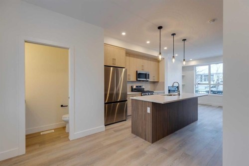 2122 7 Street Nw, Calgary, AB - Indoor Photo Showing Kitchen With Stainless Steel Kitchen With Upgraded Kitchen