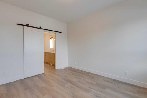 2122 7 Street Nw, Calgary, AB - Indoor Photo Showing Other Room