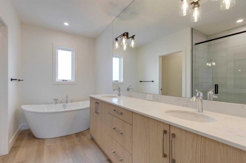 2122 7 Street Nw, Calgary, AB - Indoor Photo Showing Bathroom