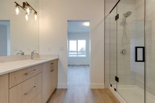 2122 7 Street Nw, Calgary, AB - Indoor Photo Showing Bathroom