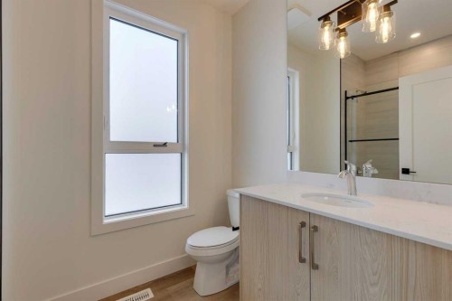 2122 7 Street Nw, Calgary, AB - Indoor Photo Showing Bathroom