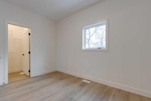 2122 7 Street Nw, Calgary, AB - Indoor Photo Showing Other Room