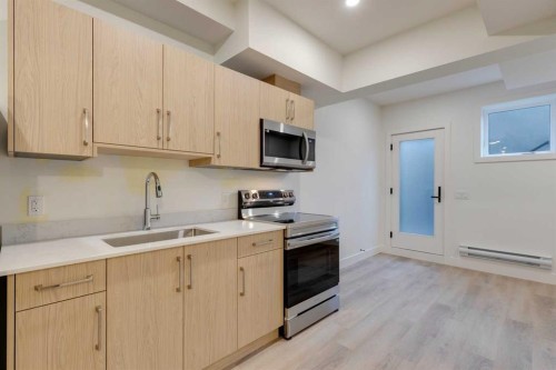 2122 7 Street Nw, Calgary, AB - Indoor Photo Showing Kitchen