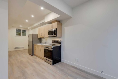 2122 7 Street Nw, Calgary, AB - Indoor Photo Showing Kitchen