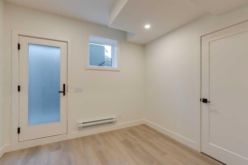 2122 7 Street Nw, Calgary, AB - Indoor Photo Showing Other Room