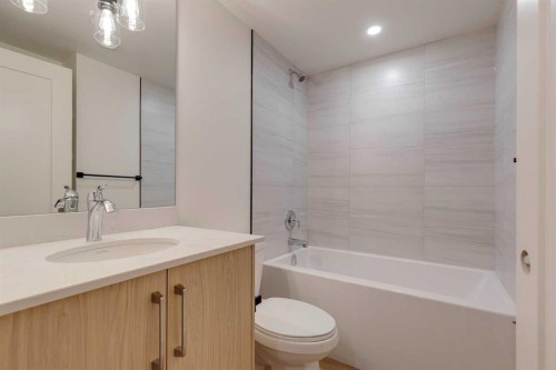 2122 7 Street Nw, Calgary, AB - Indoor Photo Showing Bathroom