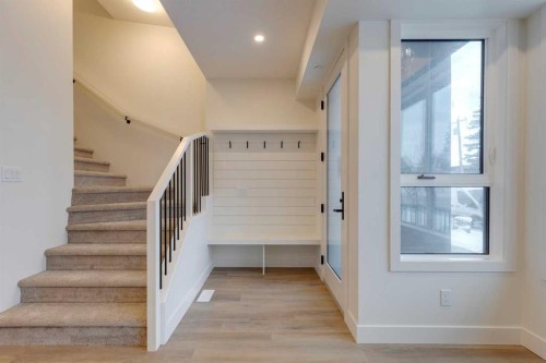 2122 7 Street Nw, Calgary, AB - Indoor Photo Showing Other Room