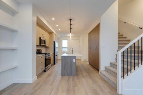 2122 7 Street Nw, Calgary, AB - Indoor Photo Showing Kitchen