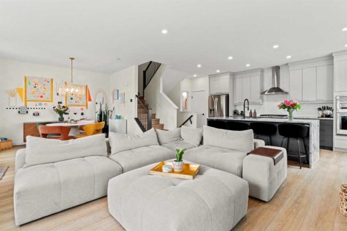 105 Sovereign Common Sw, Calgary, AB - Indoor Photo Showing Living Room