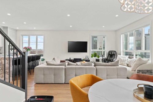 105 Sovereign Common Sw, Calgary, AB - Indoor Photo Showing Living Room