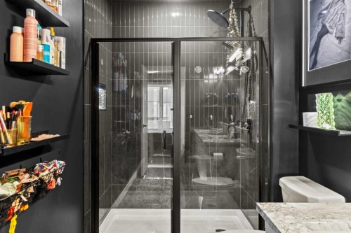 105 Sovereign Common Sw, Calgary, AB - Indoor Photo Showing Bathroom