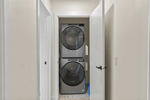 105 Sovereign Common Sw, Calgary, AB - Indoor Photo Showing Laundry Room